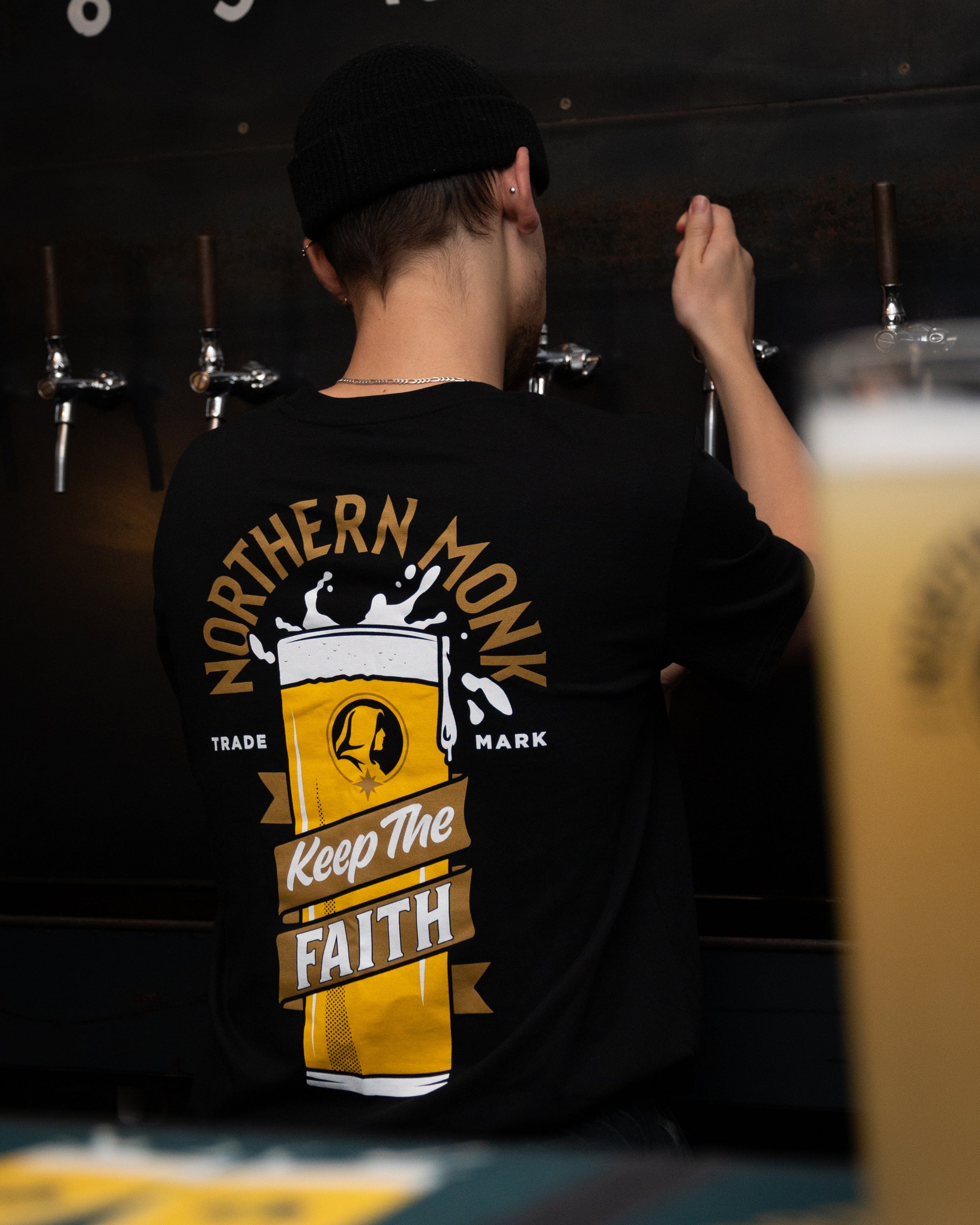 GIFTBOX // BLACK CHEERS TEE // FAITH 440ML