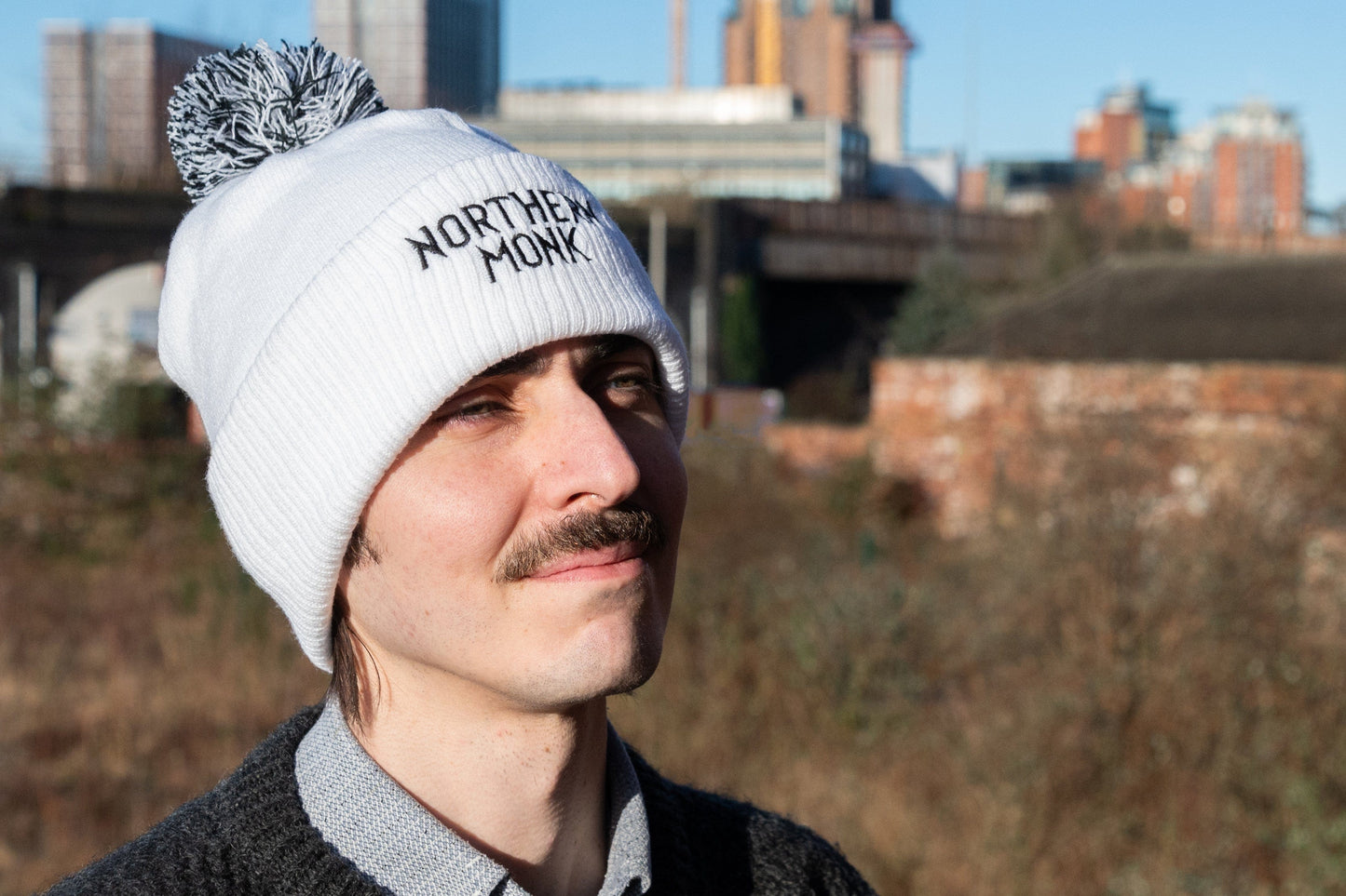 NORTHERN MONK WHITE BOBBLE HAT